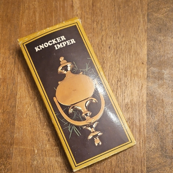 Hampton Gold Door Knocker - Picture 2 of 4